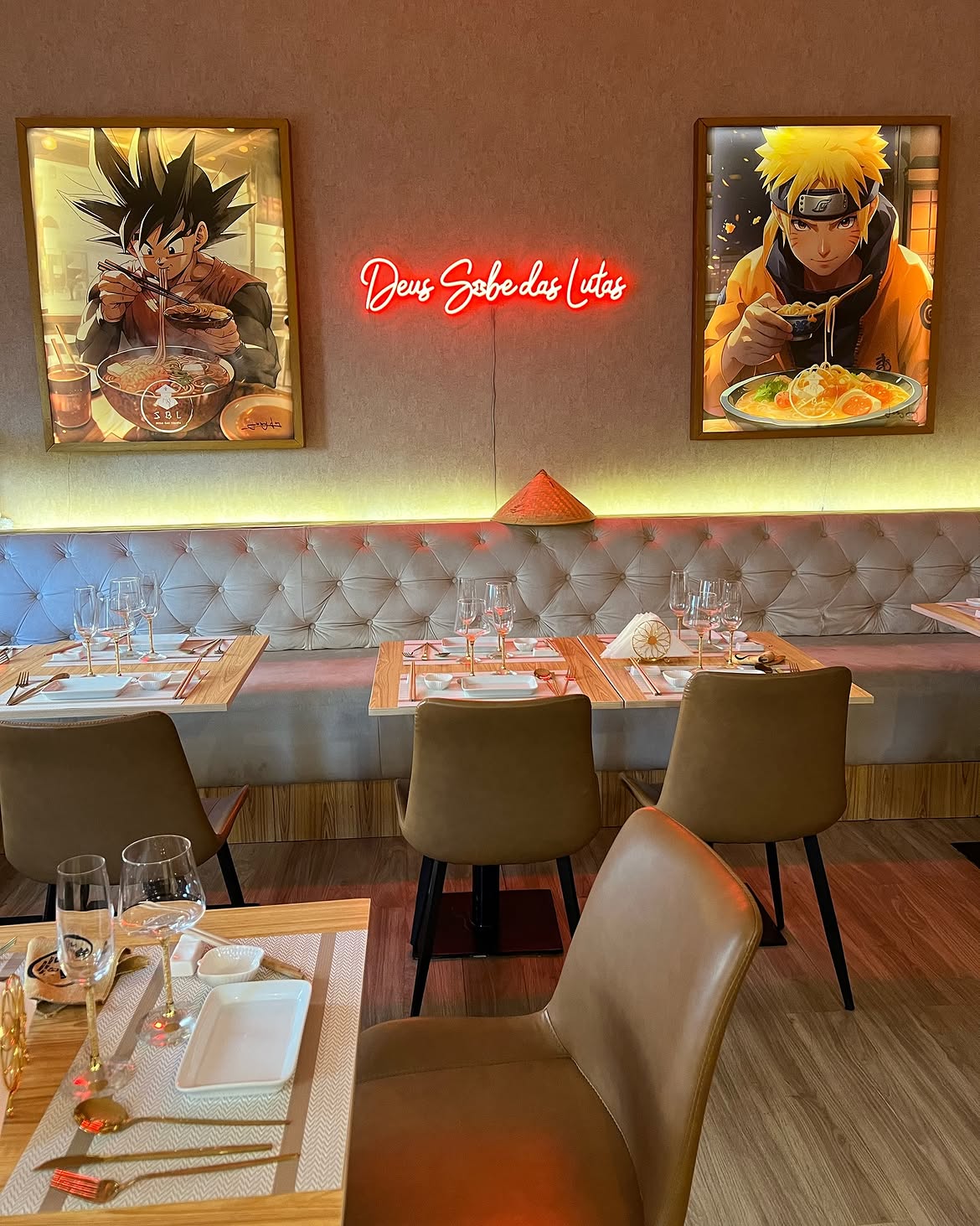 Interior do restaurante Sushi Bar Luanda